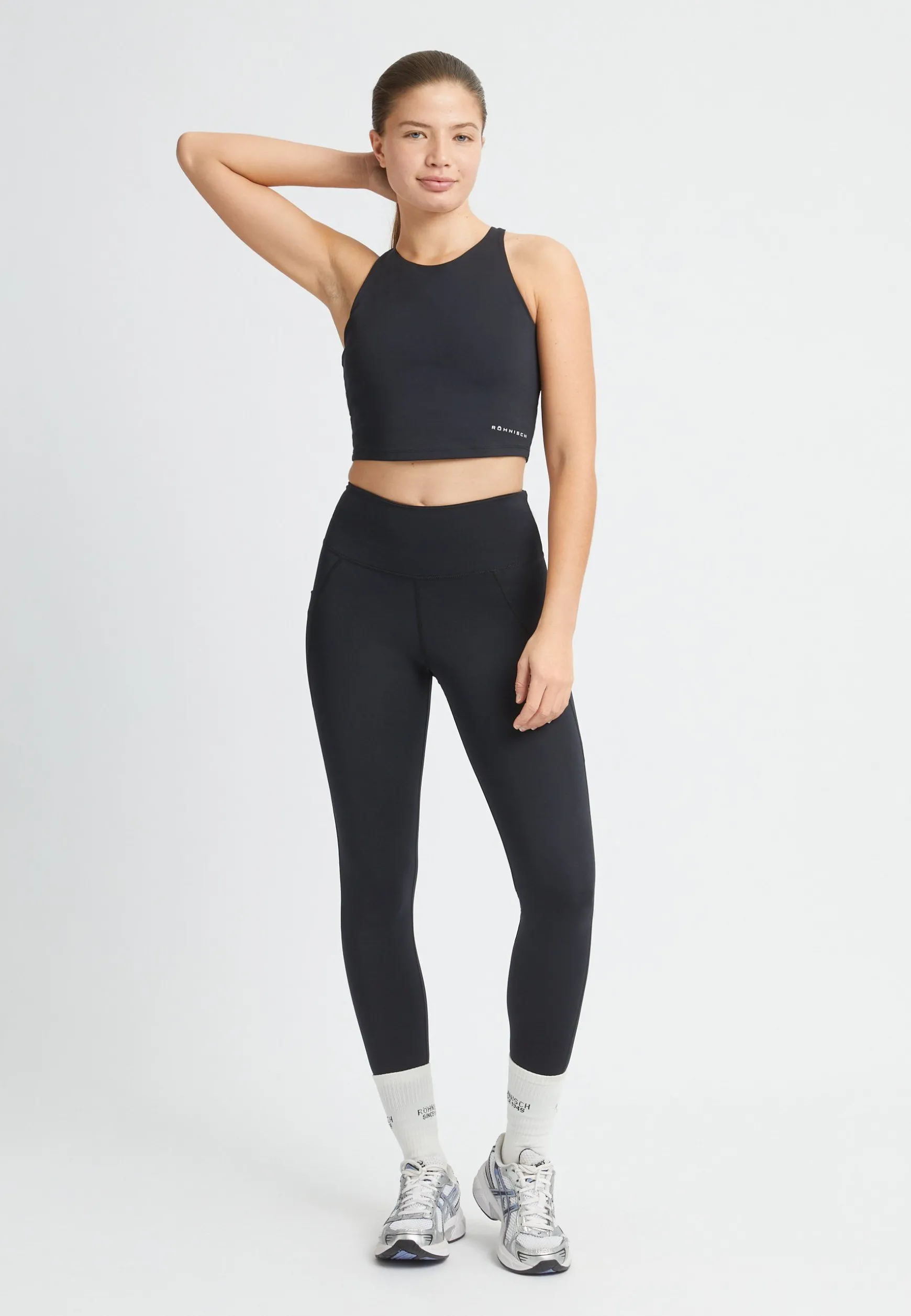 flattering_cropped_racerb_3.webp Flattering Cropped Racerback, -Röhnisch Store