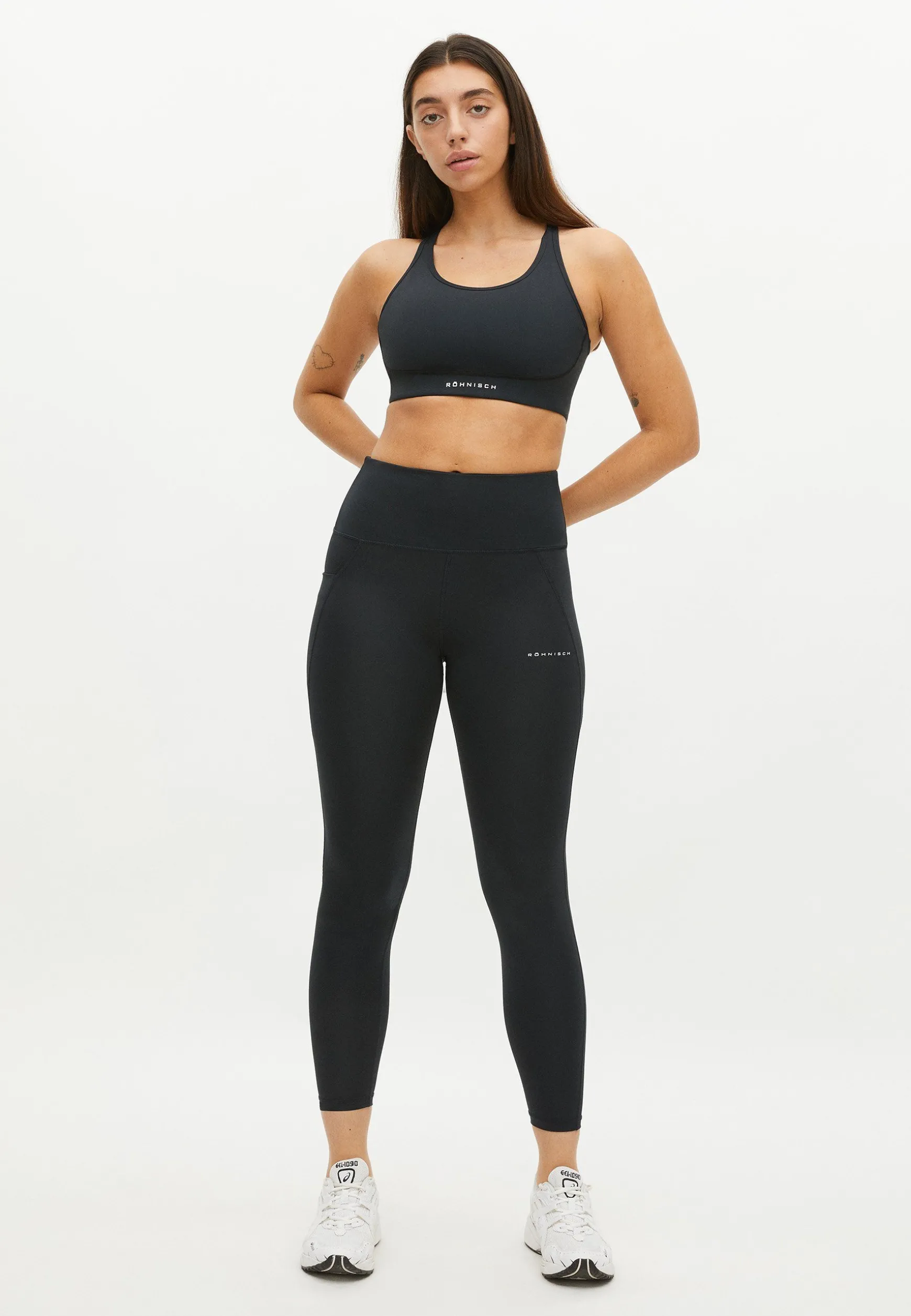 flattering_sportsbra_blac_0.webp Flattering Sportsbra, -Röhnisch Hot