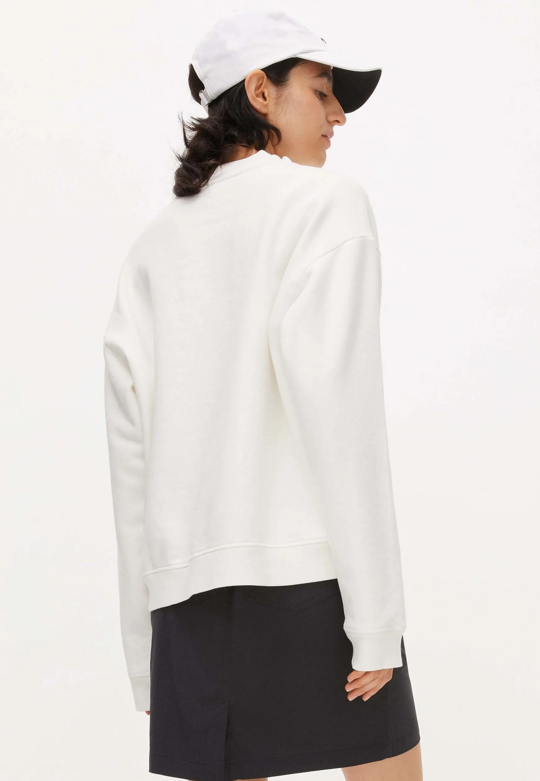 logo_sweater_white_0.webp Logo Sweater, -Röhnisch Clearance